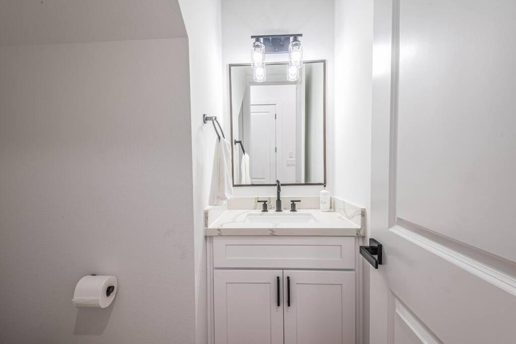 Luxury Home Near Houston Downtown & Medical Center Екстер'єр фото