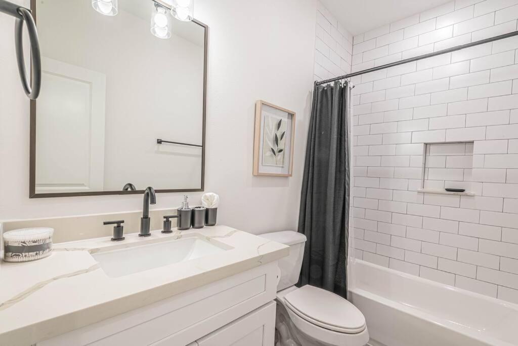 Luxury Home Near Houston Downtown & Medical Center Екстер'єр фото